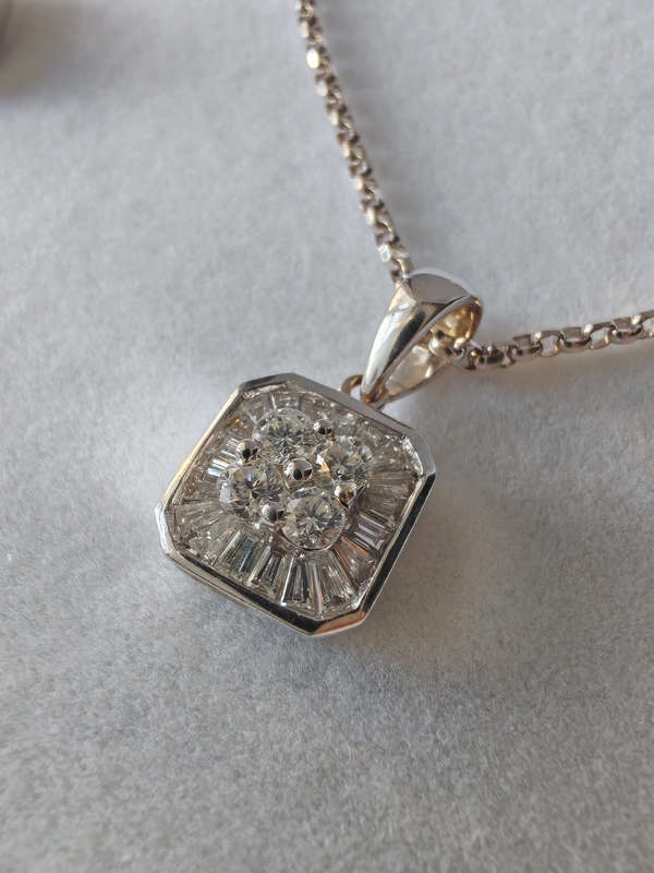 Elegant 18ct White Gold Diamond jewellery Set