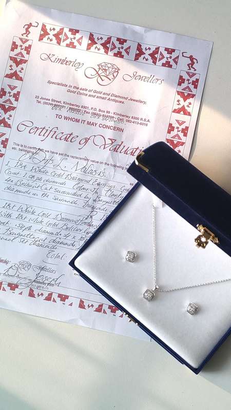 Elegant 18ct White Gold Diamond jewellery Set