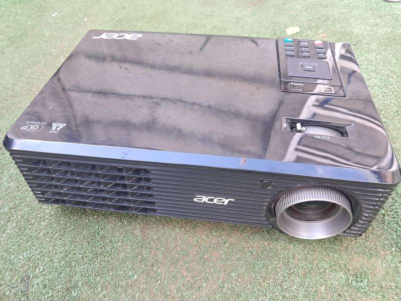 Projector - Acer X112 DLP Projector