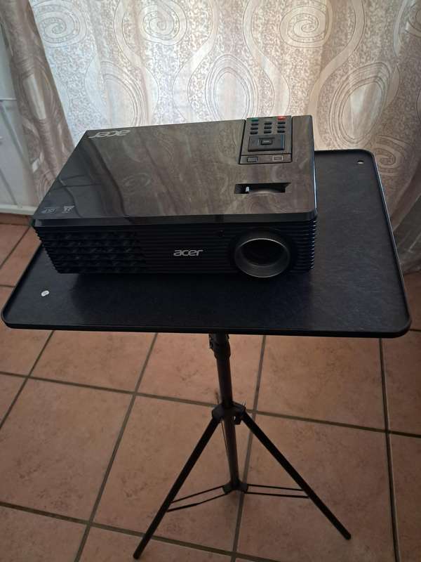Projector - Acer X112 DLP Projector
