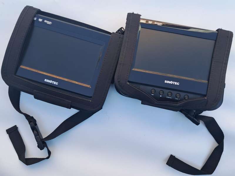 Dual Screen Portable DVD Player - Sinotec