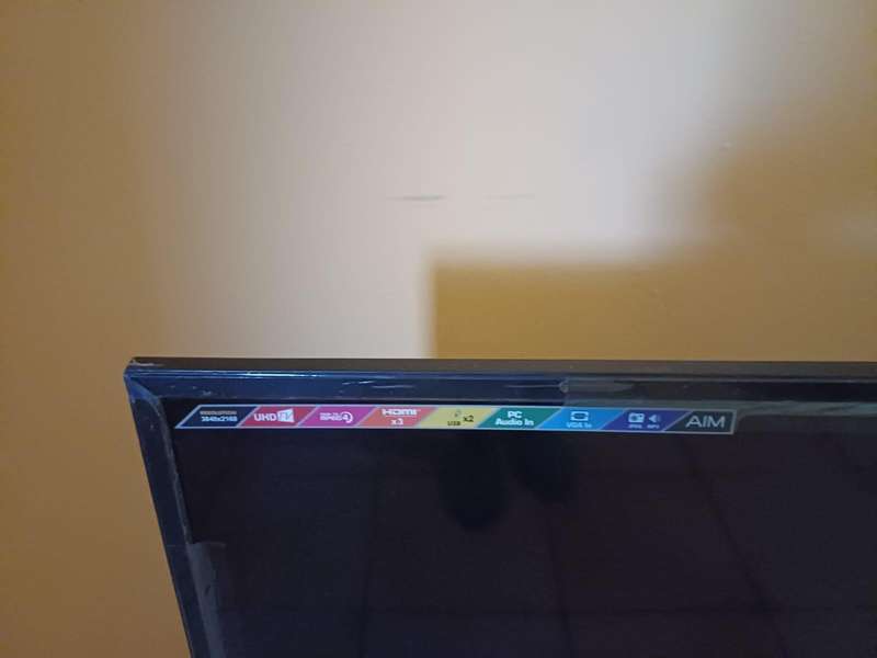 AIM 60" UHD LED TV