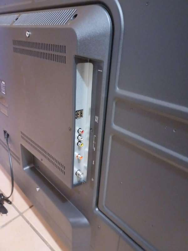 AIM 60" UHD LED TV