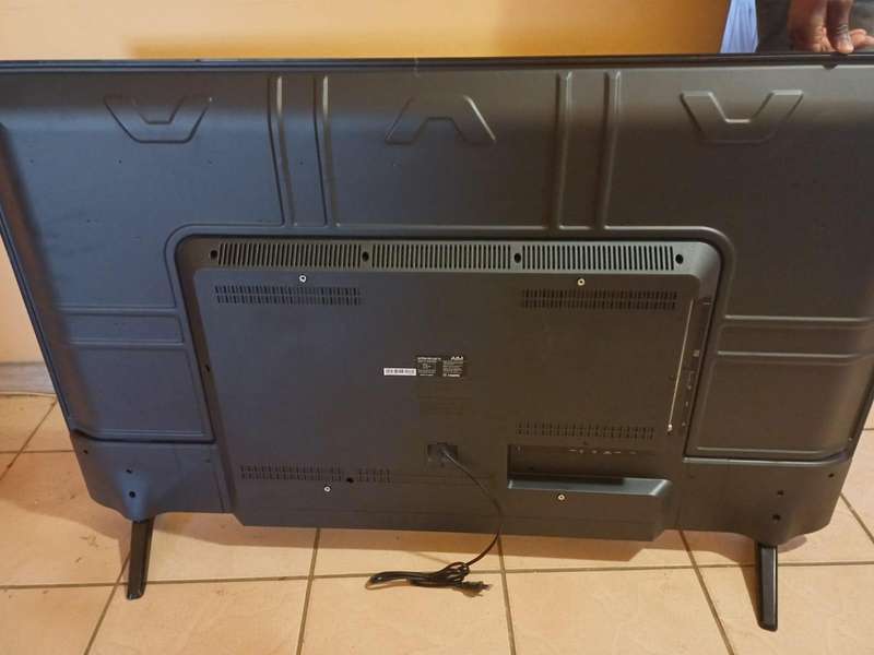 AIM 60" UHD LED TV