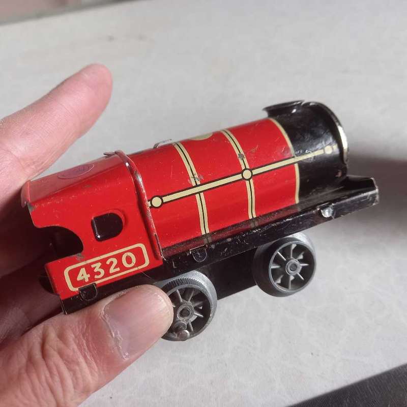 Vintage tin plate clockwork train. Please see