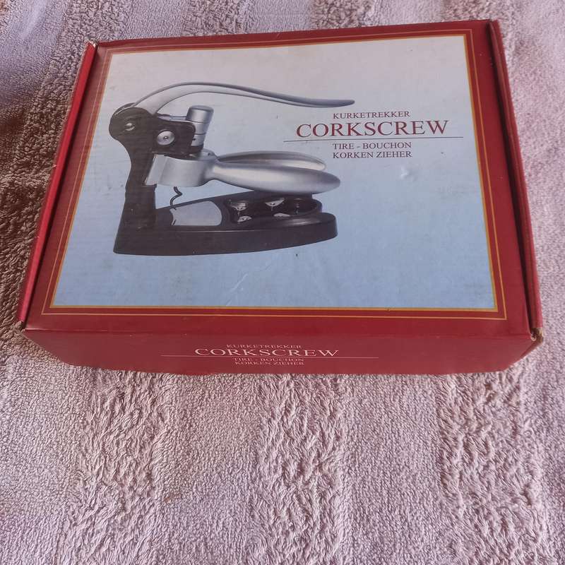 CORKSCREW SET BOXED (AS NEW)