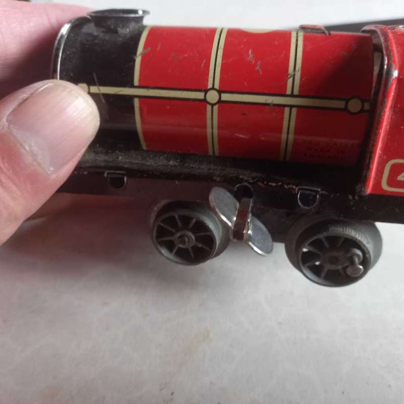 Vintage tin plate clockwork train. Please see
