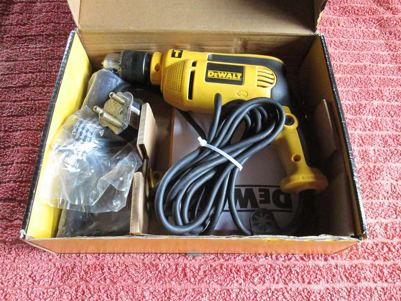 DE WALT DWD024 750W IMPACT DRILL