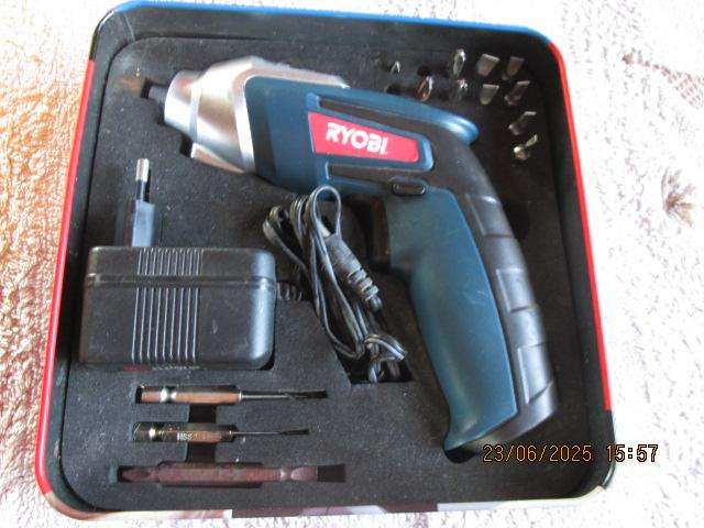 RYOBI Li-ION SCREWDRIVER KIT
