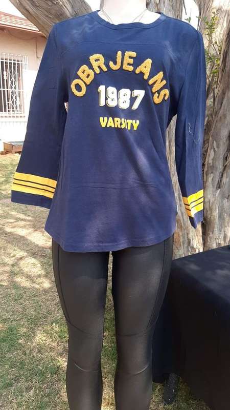 Size XL Combo Women's Casualwear 6X Tees + 1 Tracksuit Style Top for Own use /Thrift Store. As is.