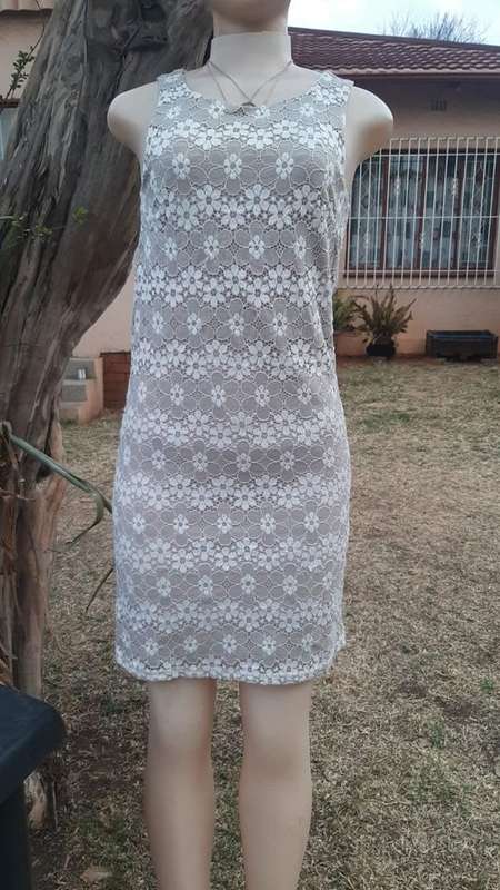 Size 8 Double Layer Oasis Foschini Lace Women's/Girls Dress. As is.