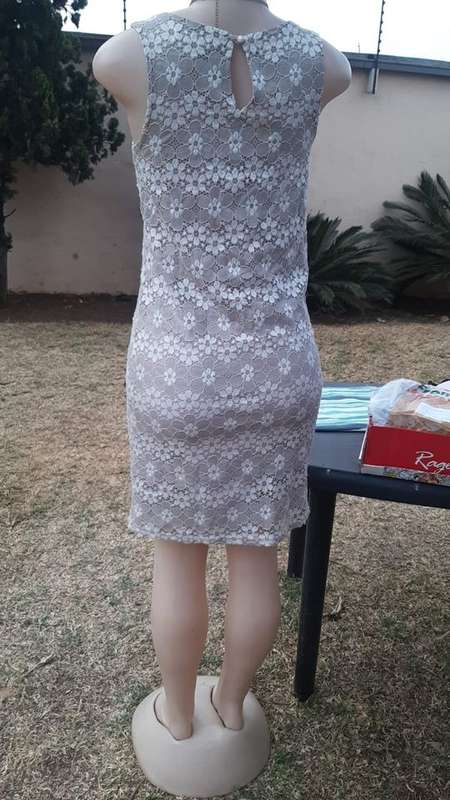 Size 8 Double Layer Oasis Foschini Lace Women's/Girls Dress. As is.