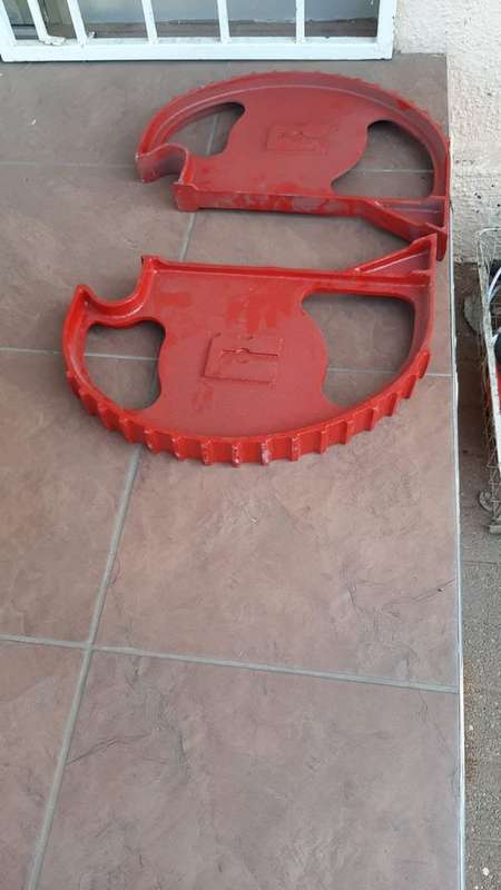 TRAILER JACK Set Easy to jack up your caravan / trailer take the stress of tyres and wheel bearings.