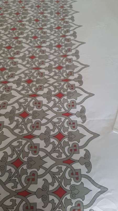 Queen Off White Duver Cover Set Paisley Print as Photos for Own use / Thrift / Informal Trade. As is