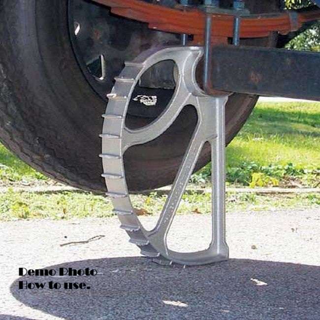 TRAILER JACK Set Easy to jack up your caravan / trailer take the stress of tyres and wheel bearings.