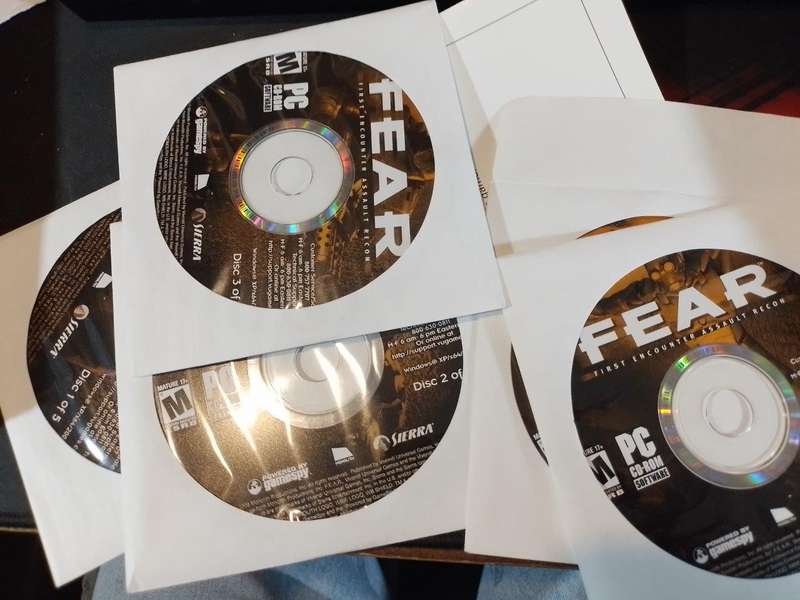 PC - F.E.A.R First Encounter Assault Recon (Boxed)