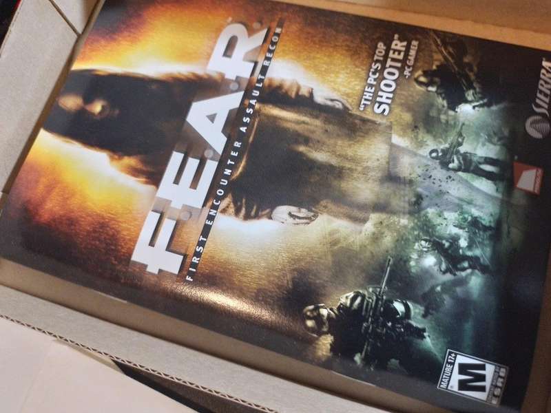 PC - F.E.A.R First Encounter Assault Recon (Boxed)