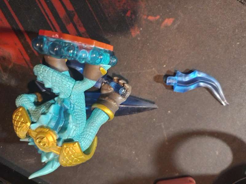 Skylanders Trap Team Snap Shot c/w card ( Bow needs to be glued)