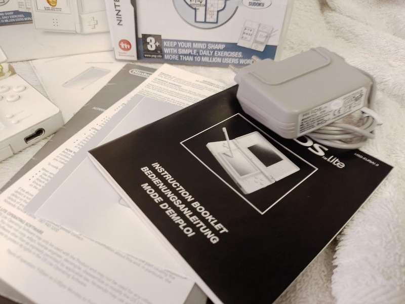 Nintendo DS Lite Dr Kawashims's Brain Training Starter Pack Boxed