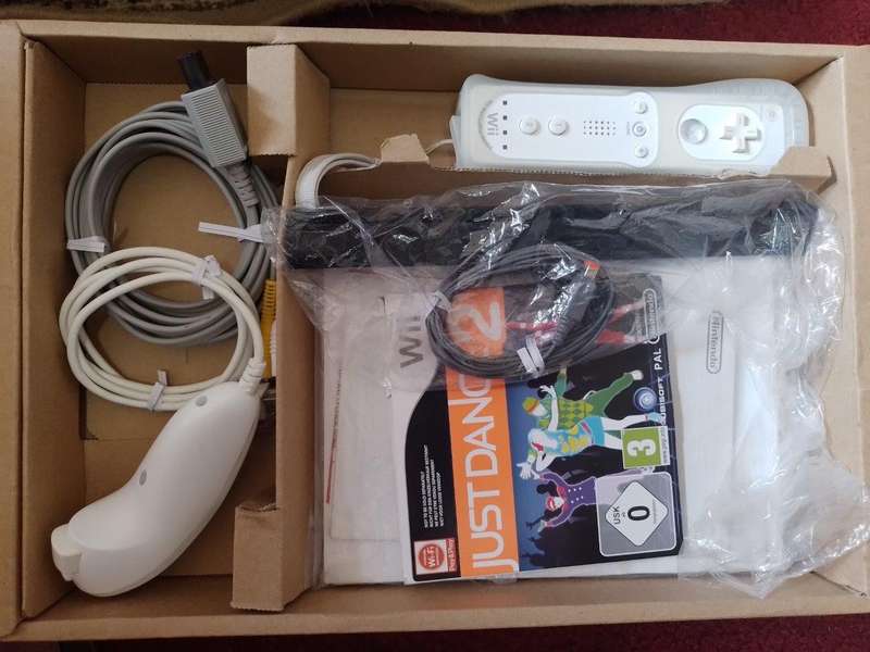 Nintendo Wii - Console Just Dance 2 Edition Motion Plus Remote (Boxed)