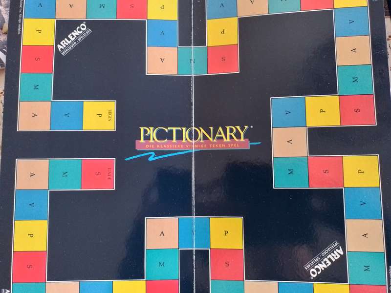 Pictionary Die Klassieke Vinnige Teken Spell (Afrikaans Edition) - Made in South Africa  - Arlenco