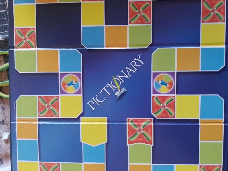 Pictionary The Game of Quick Draw Matel Games 2006