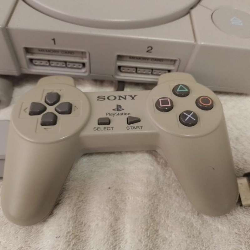 PS1 - Original Phat Sony Playstation, Orignal Sony Controller Original Sony  Av Cable