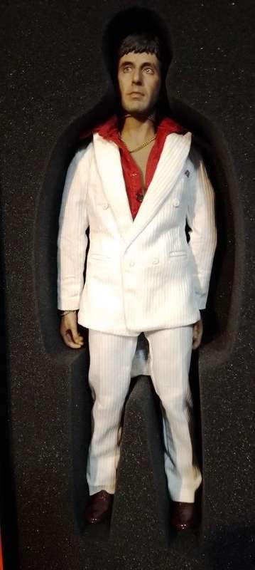 Scarface: 1/6 Real Masterpiece Tony Montana (The Respect Version)