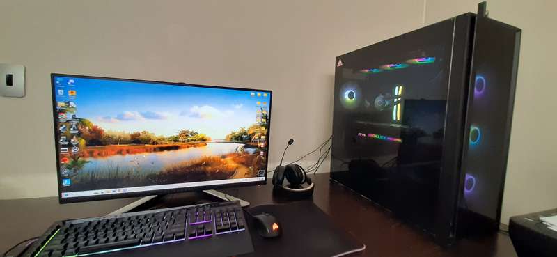 High-end gaming pc with 27'' alienware 240hz 1ms monitor