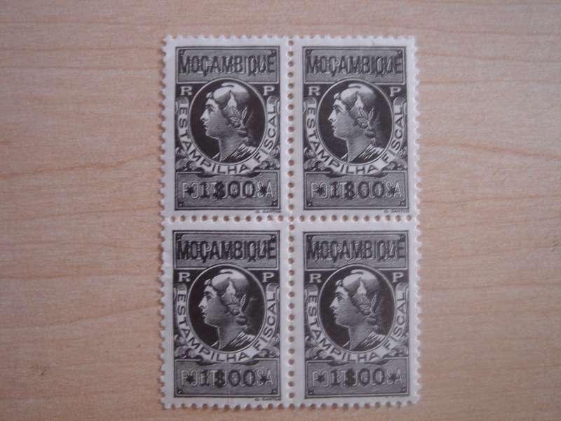 1963 MOCAMBIQUE 1$00 Esc Fiscal Stamps Block of 4 MNH
