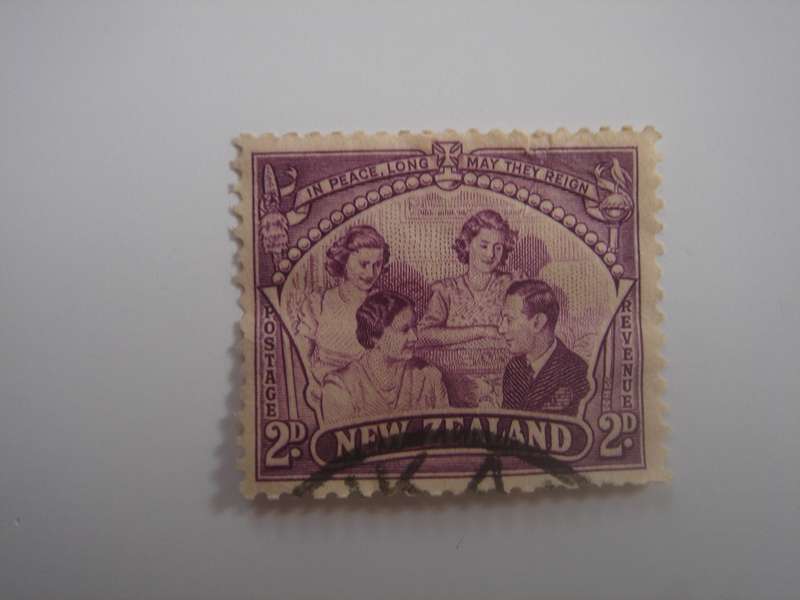 1946 NZ - Peace Issue 2d - SG670 used, stamped