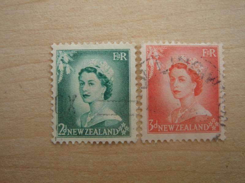 1953 NZ - QE II - SG726-727 used, stamped