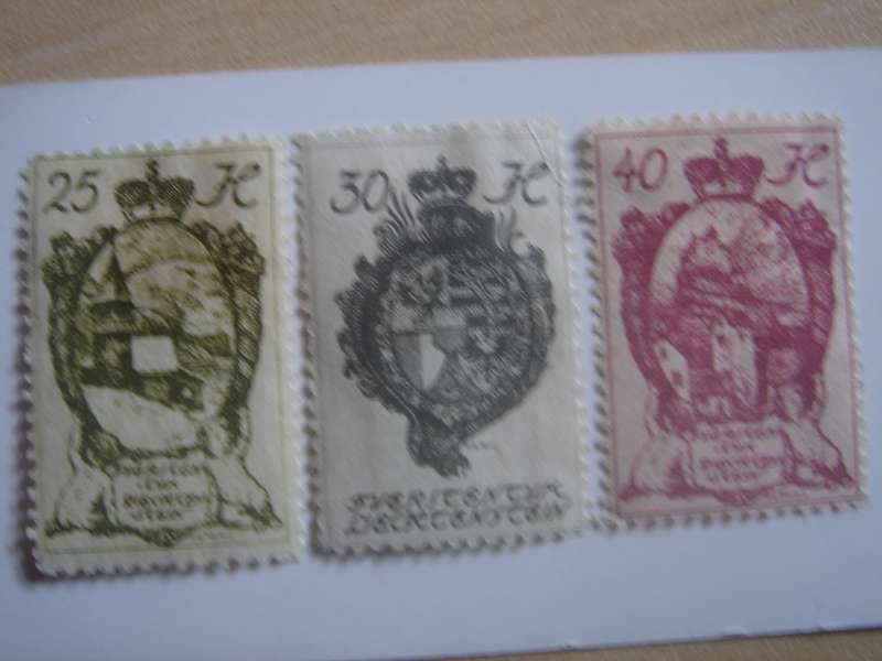 1920 Liechtenstein - Coat of Arms perf. SG32-34 mint, hinged