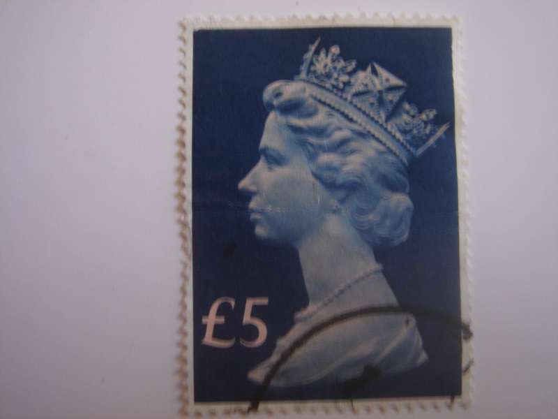 1977 England - QE II - SG1028 used, stamped