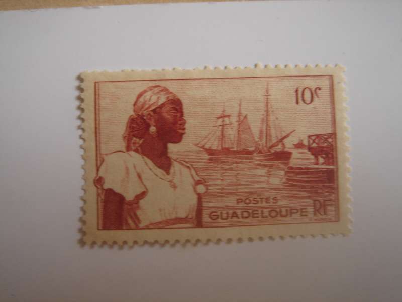 1947 Guadeloupe - Woman - SG211 used, hinged