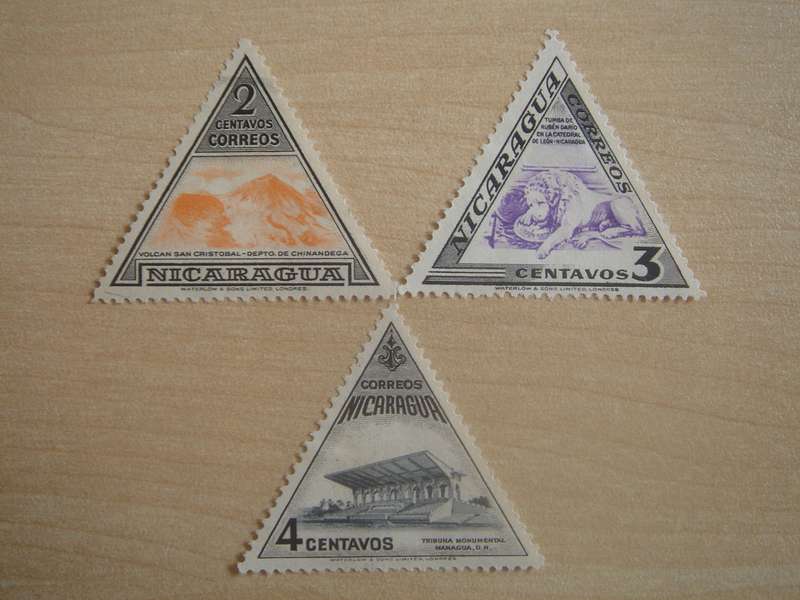 1947 Nicaragua - Triangles SG1096-1098 used, not stamped