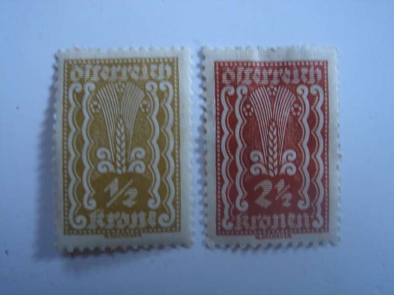 1922 Austria - Ear of Corn SG461,464 mint, hinged