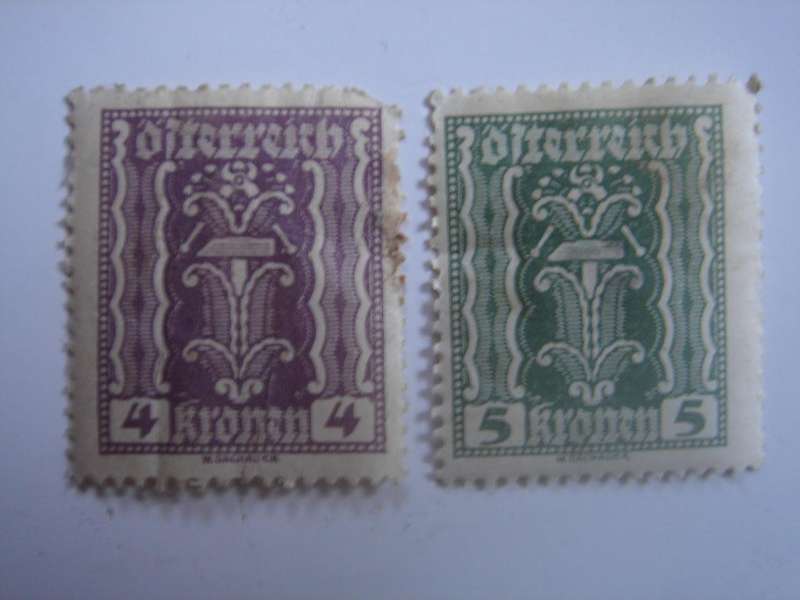 1922 Austria - Pincers & Hammer SG465-466 mint, hinged