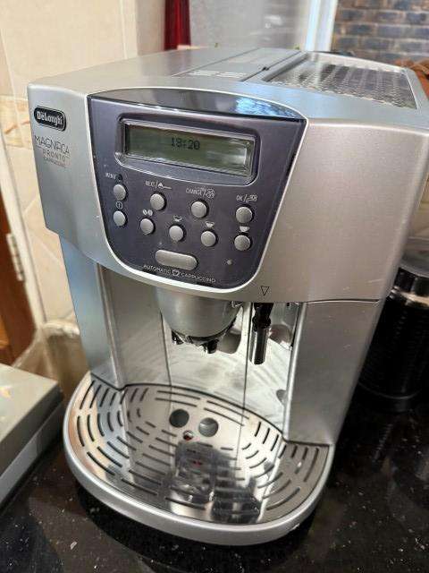 DeLonghi MAGNIFICA PRONTO CAPPUCCINO COFFEE MACHINE