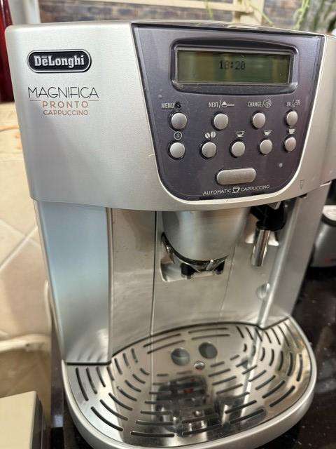DeLonghi MAGNIFICA PRONTO CAPPUCCINO COFFEE MACHINE