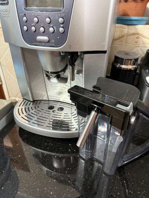 DeLonghi MAGNIFICA PRONTO CAPPUCCINO COFFEE MACHINE