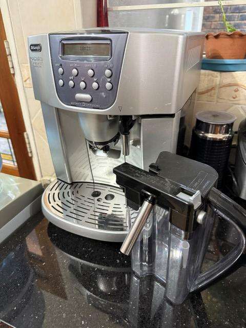 DeLonghi MAGNIFICA PRONTO CAPPUCCINO COFFEE MACHINE