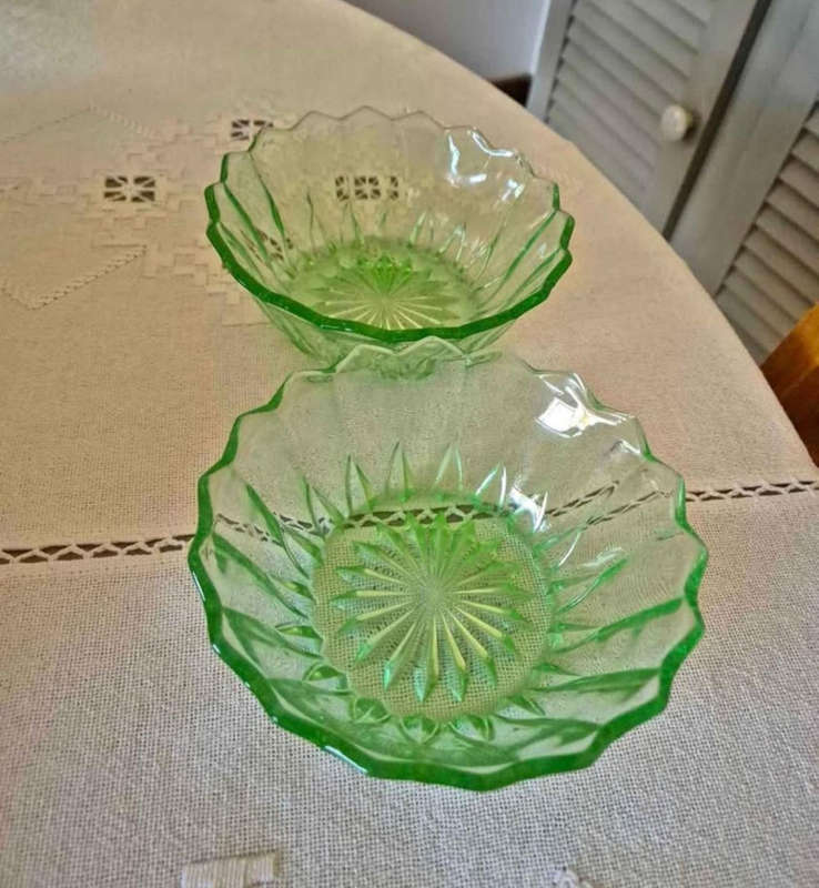 2 x Green Art Deco Serving Bowls