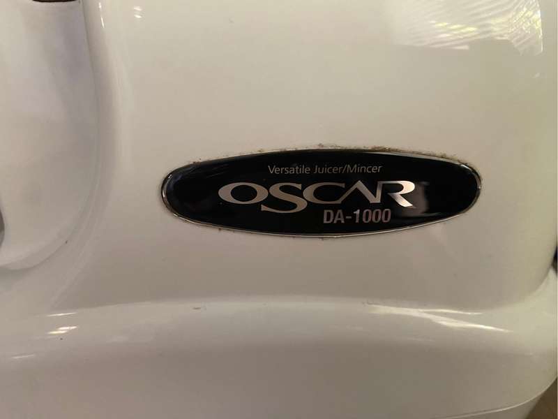 Oscar DA1000 versatile juicer