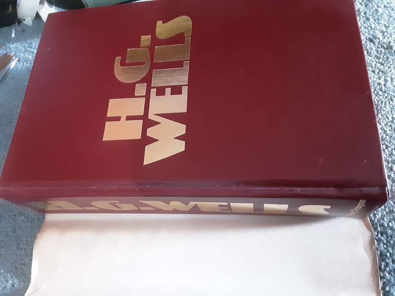 H G Wells 8 Sci Fi Titles Complete & Unabridged published by Heinemann 1983