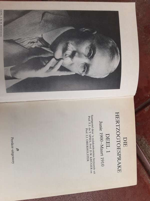 Die Hertzogtoesprake 6 Volumes 1900 to 1942 uit Prof Spies, Prof Kruger & Prof Oberholster