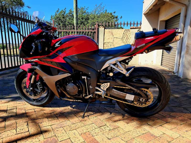 Honda CBR600RR (2008) **engine failure needs repair/replacement**