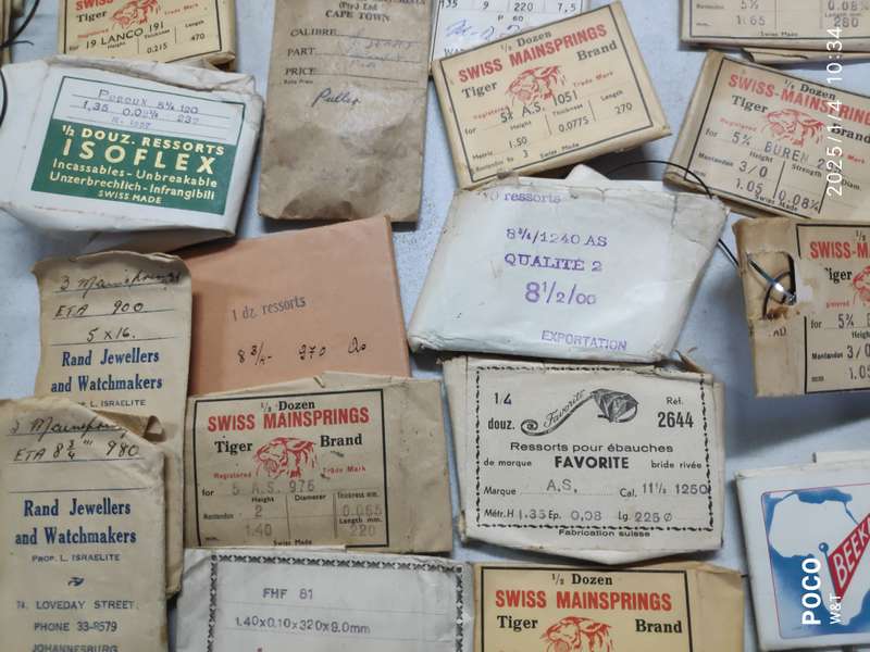 Massive lot of watch mainsprings
