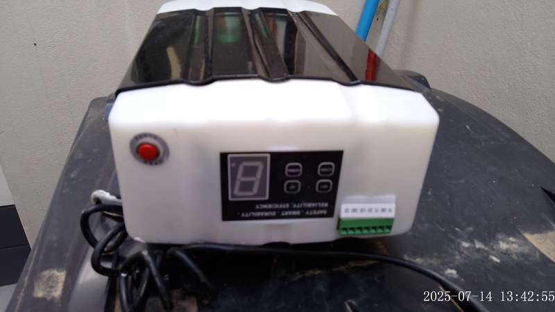 Garage door motor. (it has a fault)