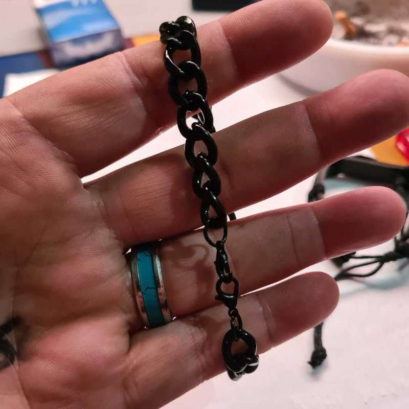 2x bracelets